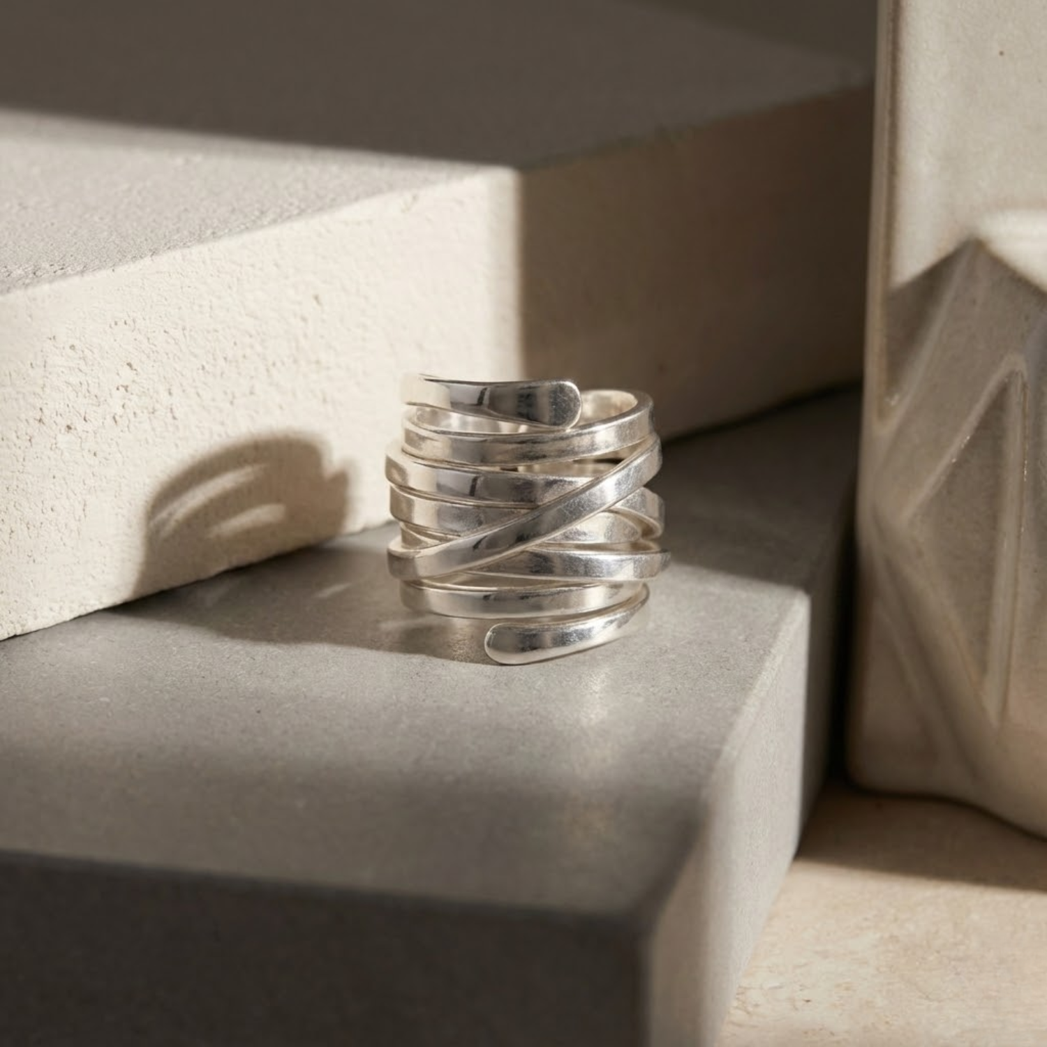 Anillos tipo aro de hierro con diseño industrial ornamental