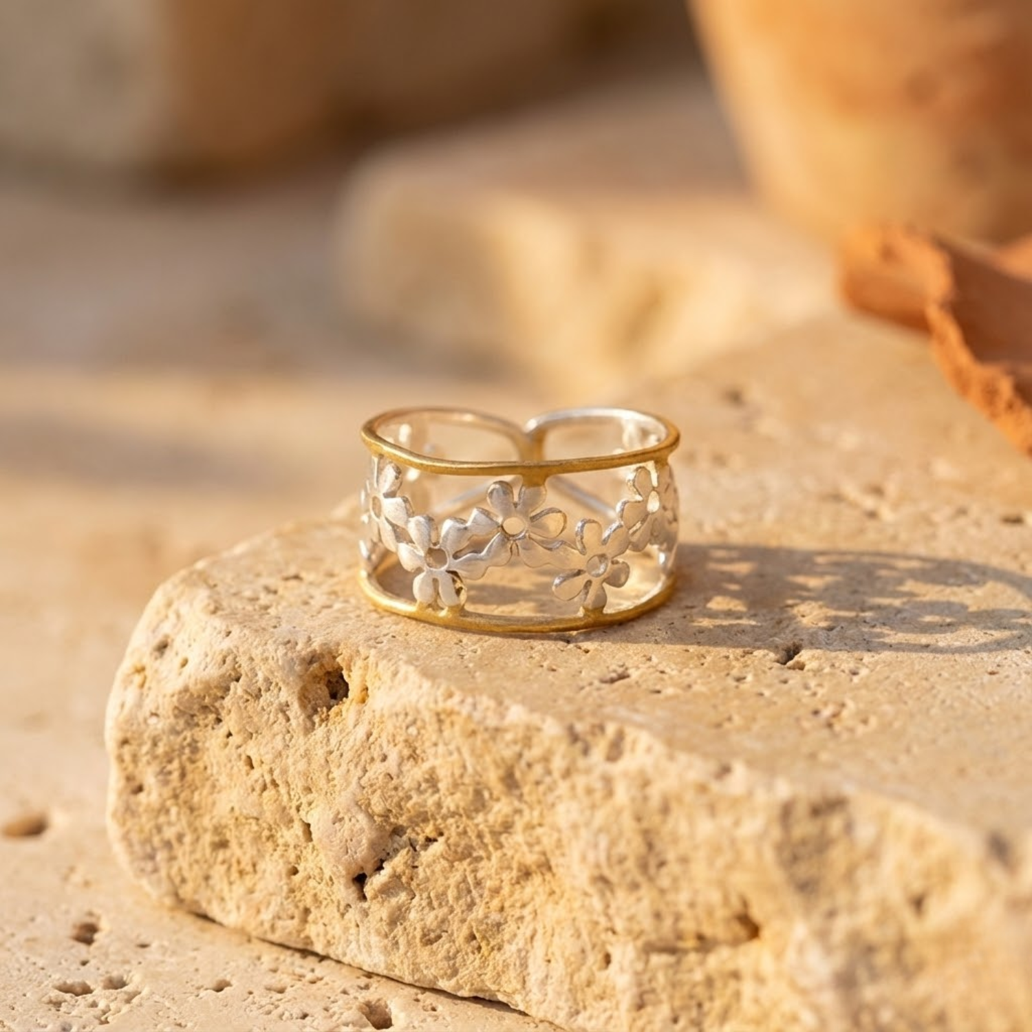 Anillo de margarita hueca irregular