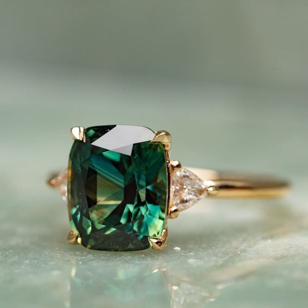 Anillo de inspiración vintage con gema verde | Oro